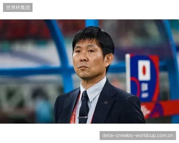 森保一打造的链式防守体系，强调夺回球权后三秒内发动快速反击。